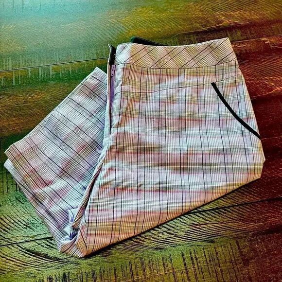 NWOT Purple Plaid Cutter & Buck Shorts Size 6 #SH1 - Picture 1 of 8